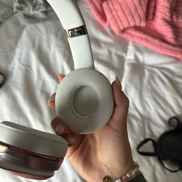 Beats Solo 3 Headphones - Picture 3 of 6